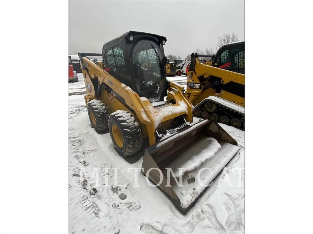 CAT 272D3 滑移装载机