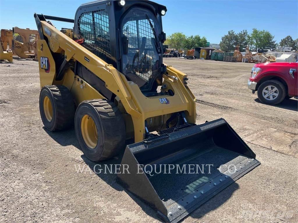 CAT 272D3 滑移装载机