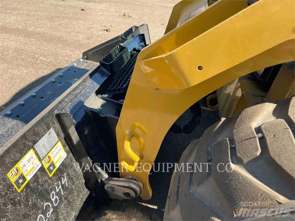 CAT 272D3 滑移装载机