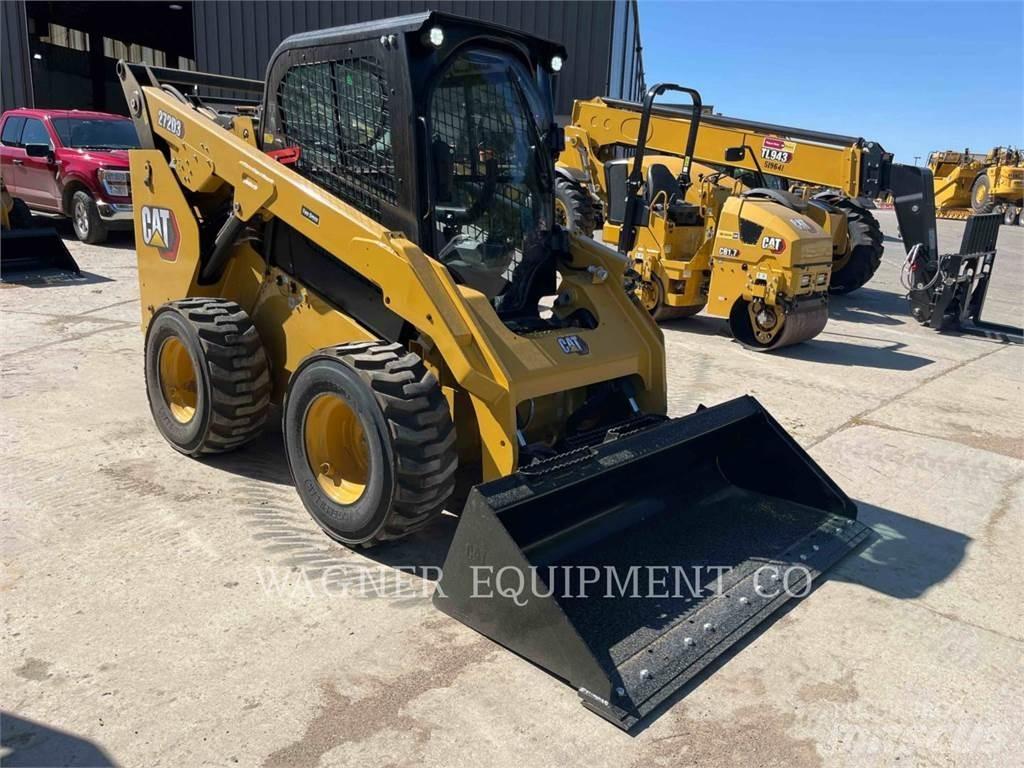 CAT 272D3 滑移装载机