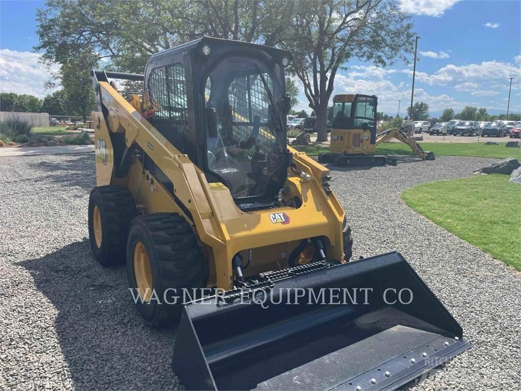 CAT 272D3 滑移装载机