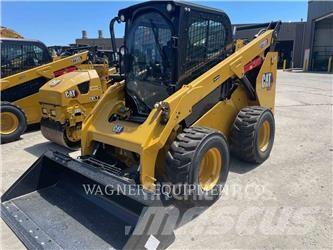 CAT 272D3 滑移装载机