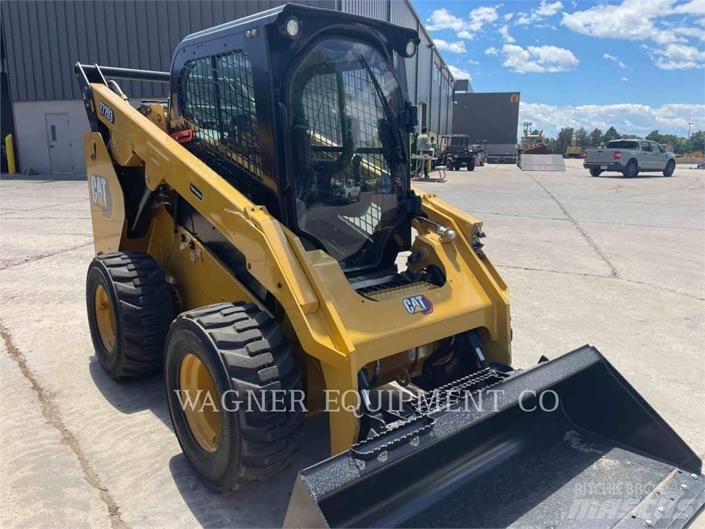 CAT 272D3 滑移装载机