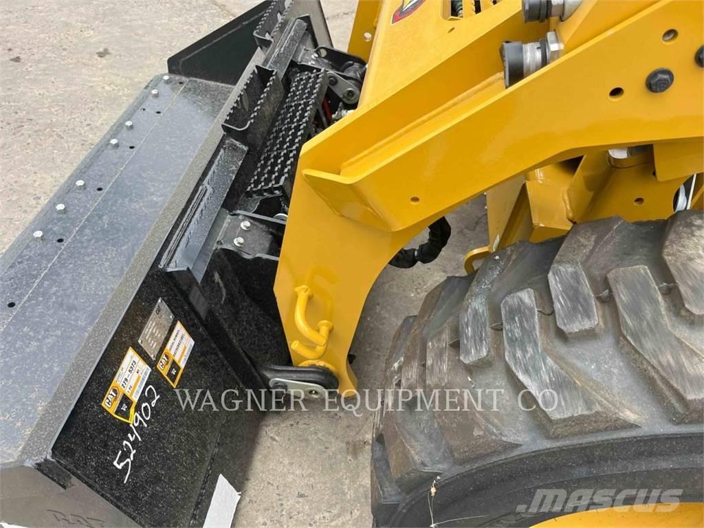 CAT 272D3 滑移装载机