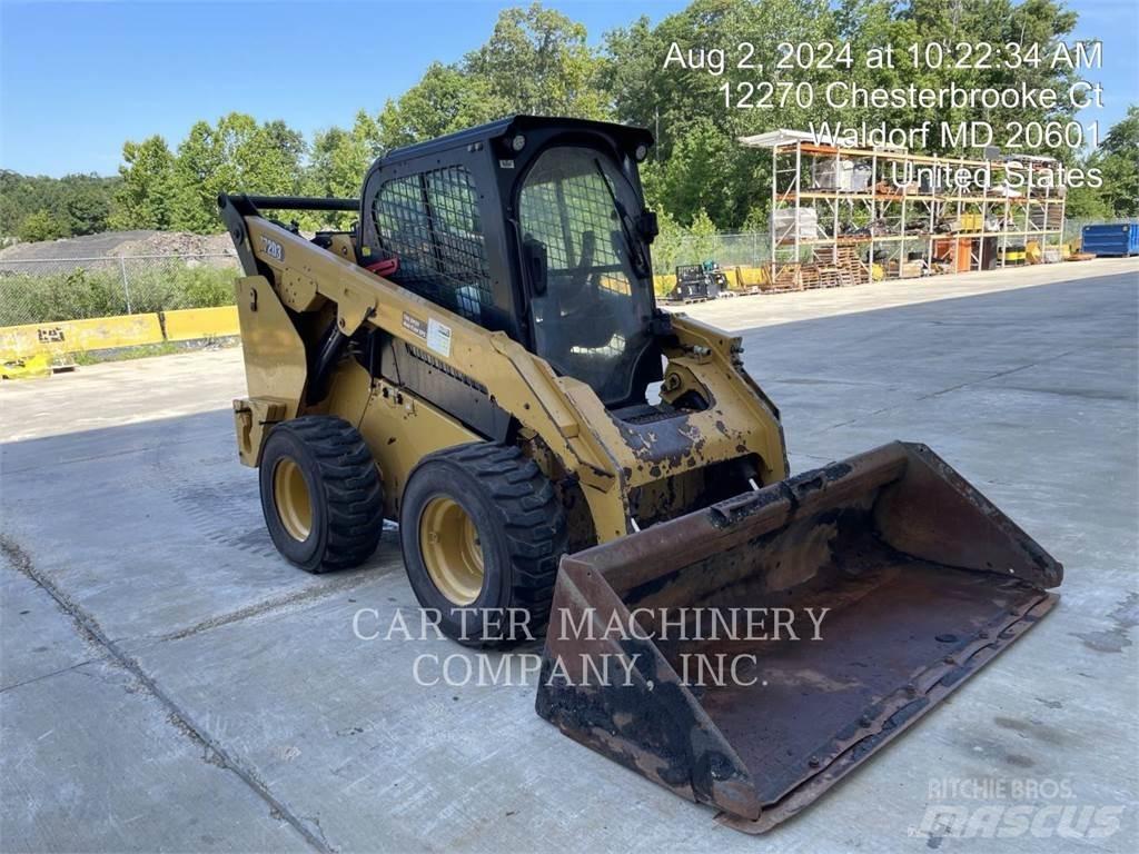 CAT 272D3 滑移装载机
