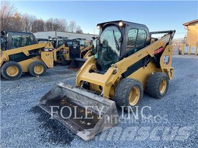 CAT 272D3 滑移装载机