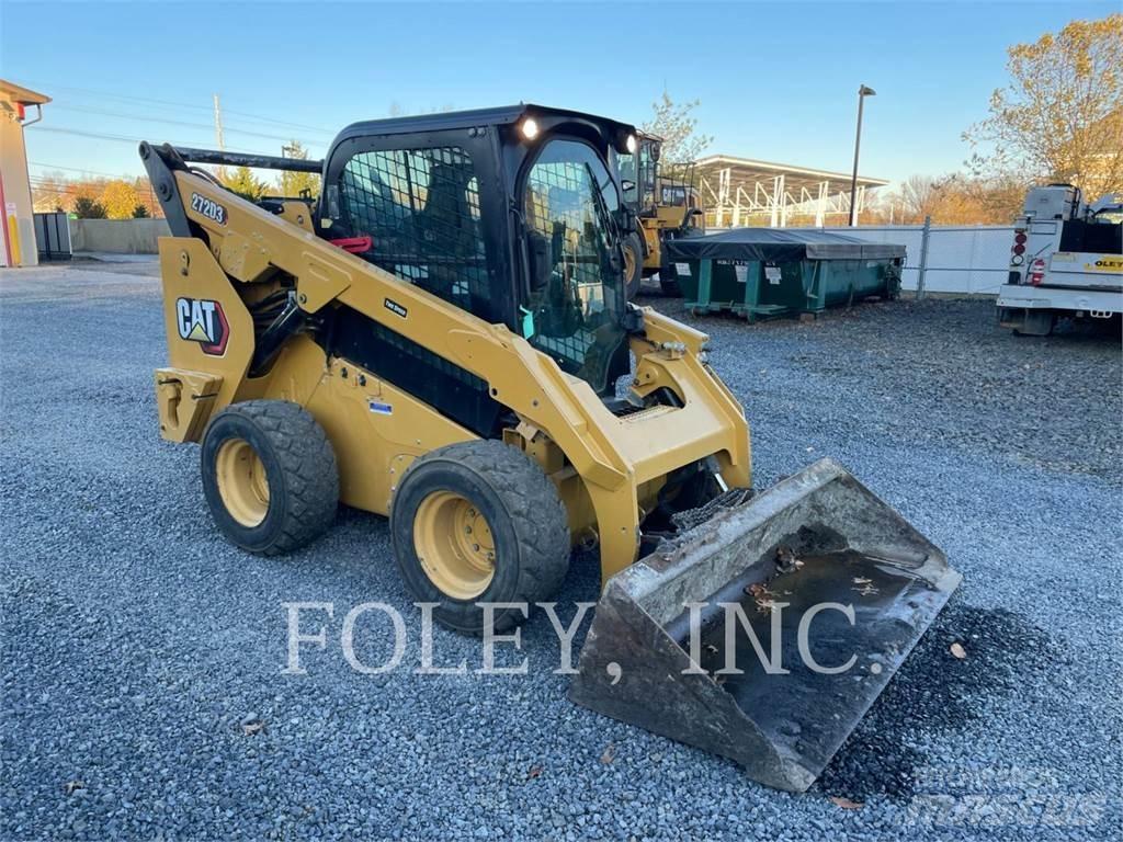 CAT 272D3 滑移装载机