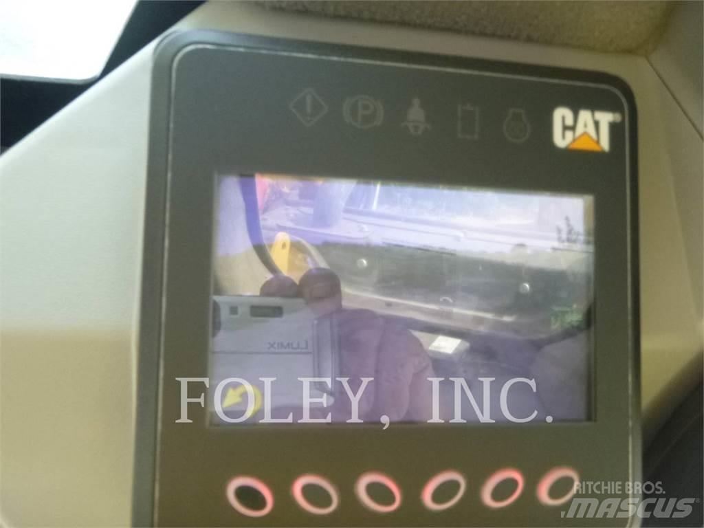 CAT 272D3 滑移装载机