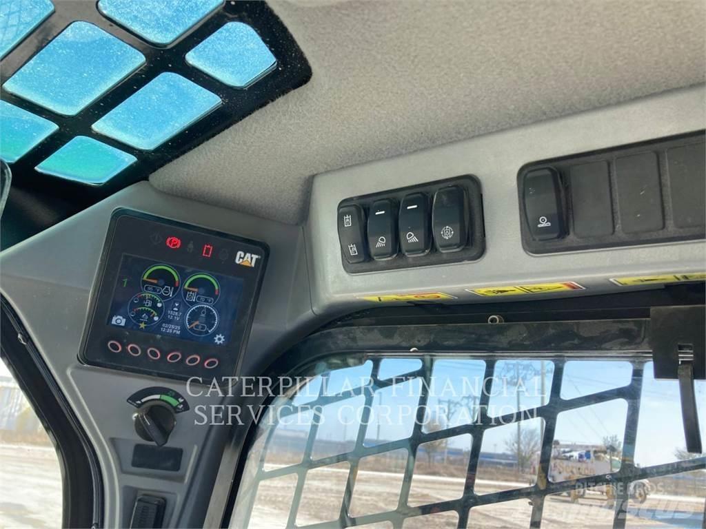CAT 272D3 滑移装载机