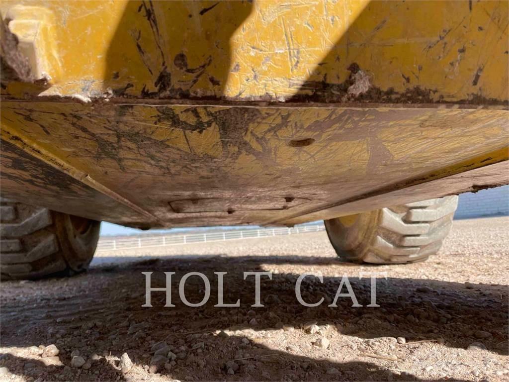 CAT 272D3 滑移装载机