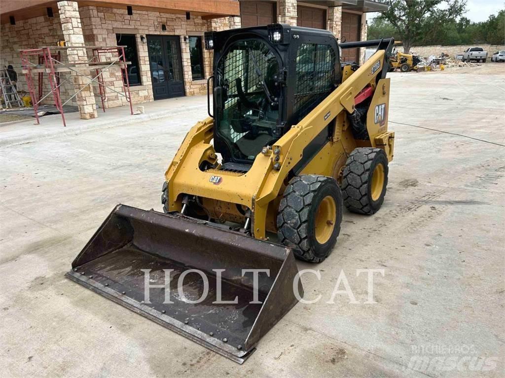 CAT 272D3 滑移装载机