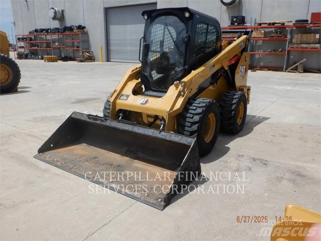 CAT 272D3 滑移装载机