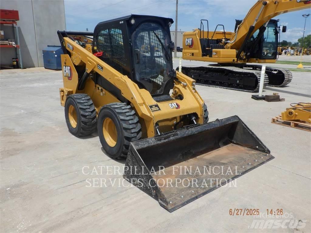 CAT 272D3 滑移装载机