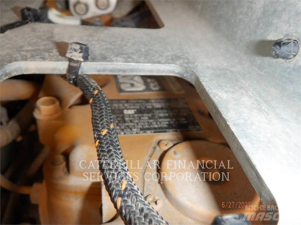 CAT 272D3 滑移装载机