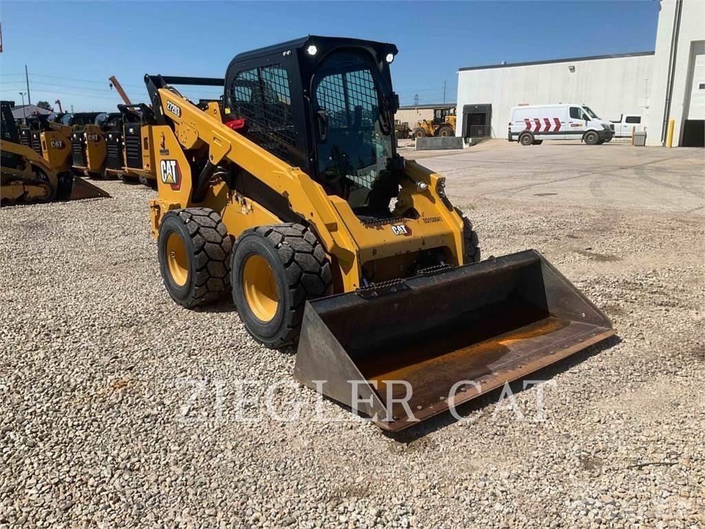 CAT 272D3 滑移装载机