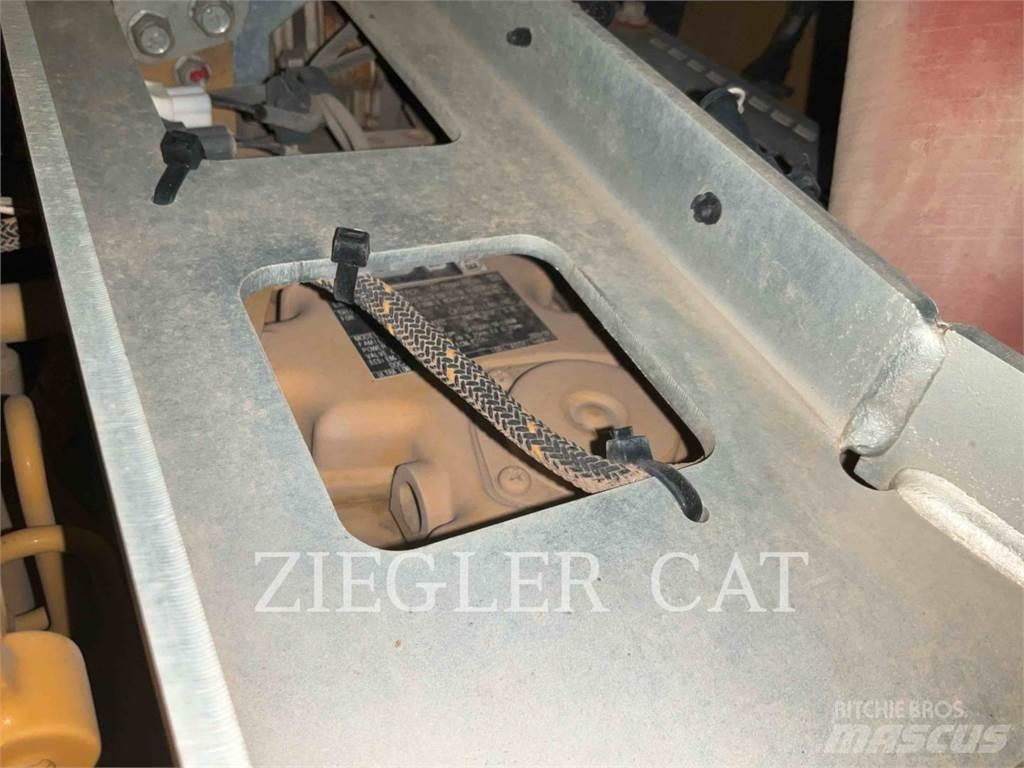 CAT 272D3 滑移装载机