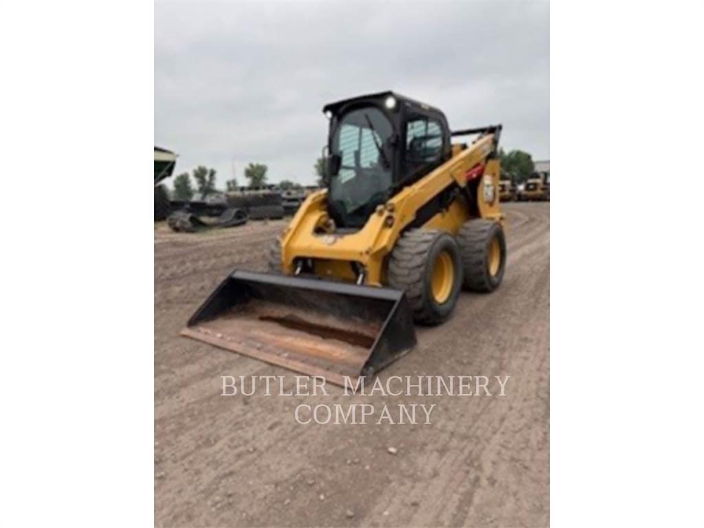 CAT 272D3 滑移装载机