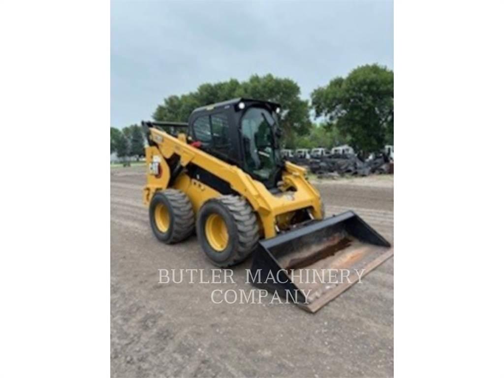 CAT 272D3 滑移装载机