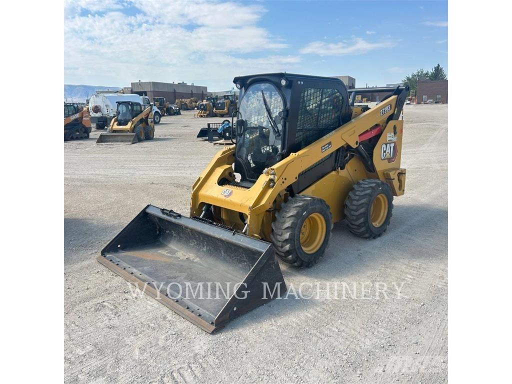 CAT 272D3 滑移装载机