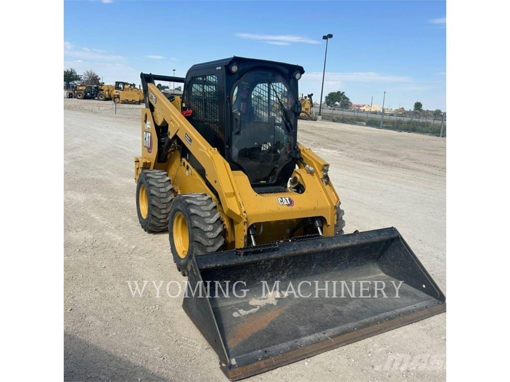 CAT 272D3 滑移装载机