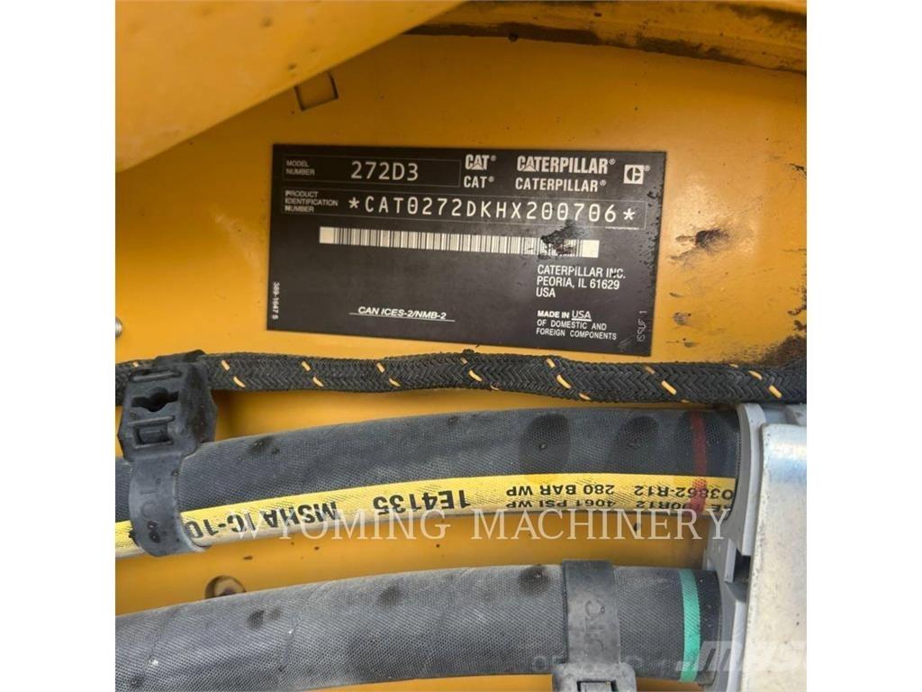 CAT 272D3 滑移装载机