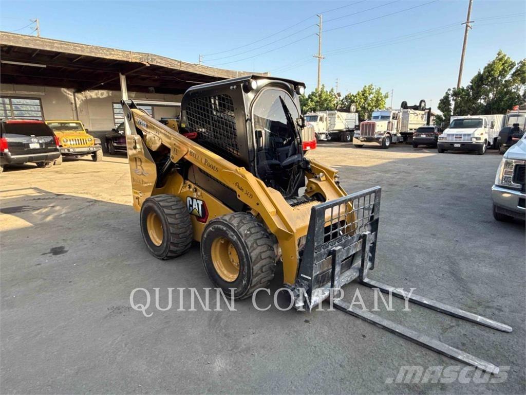 CAT 272D3 滑移装载机