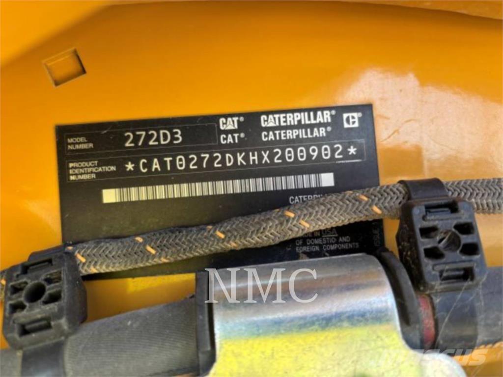 CAT 272D3 滑移装载机