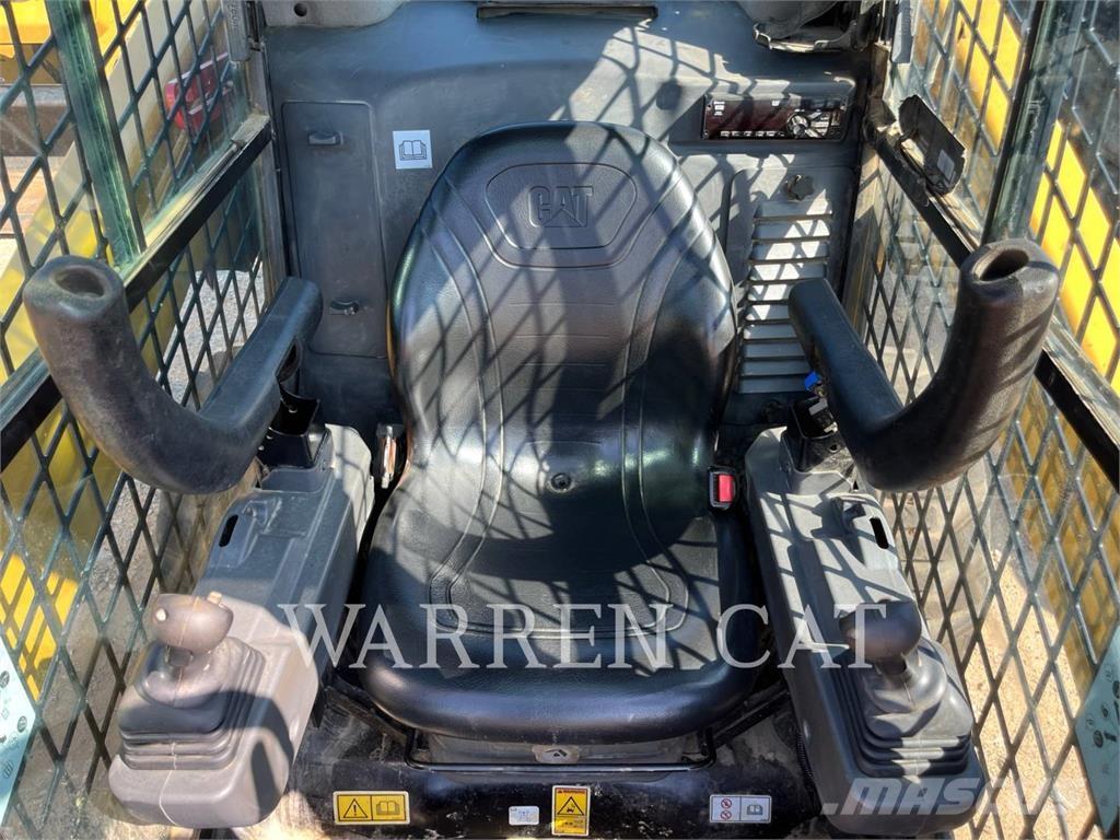 CAT 272D3 C3H1 滑移装载机