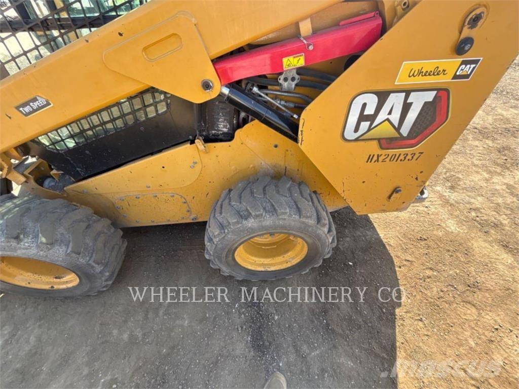 CAT 272D3 C3H2 滑移装载机