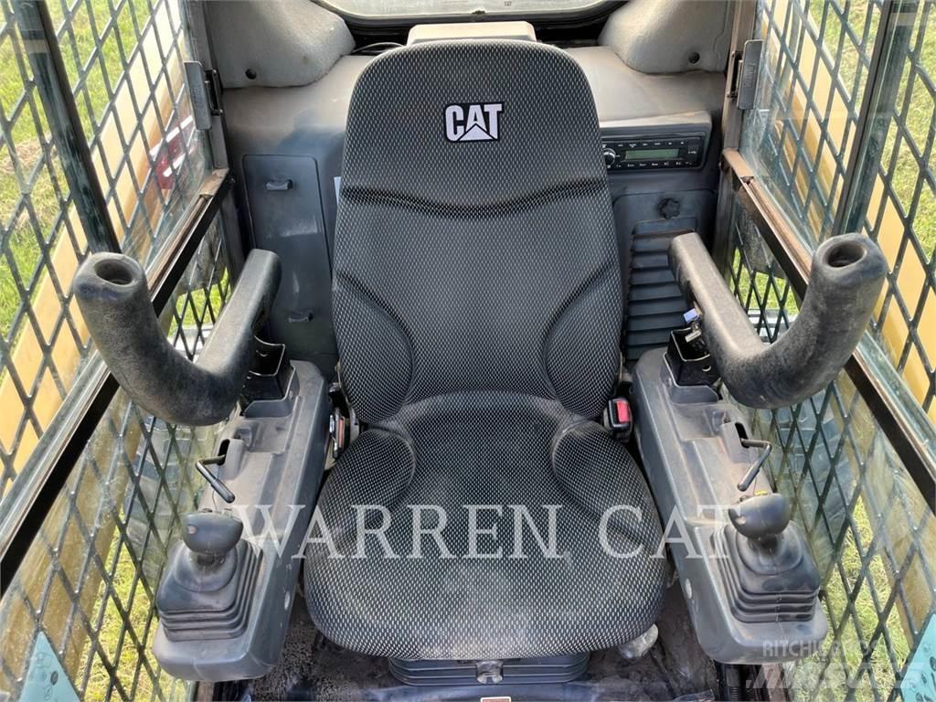 CAT 272D3 C3H3 滑移装载机