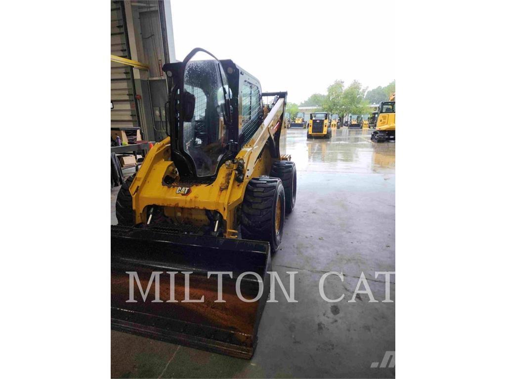 CAT 272D3 XHP 滑移装载机