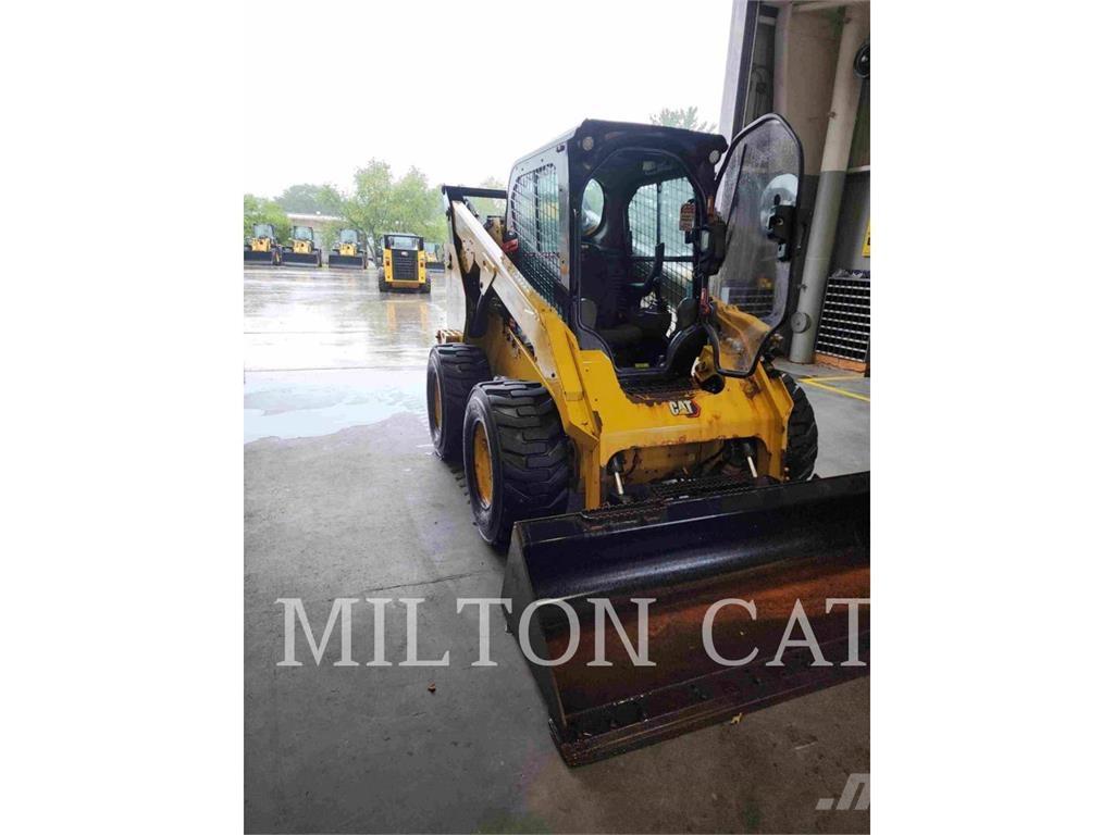 CAT 272D3 XHP 滑移装载机