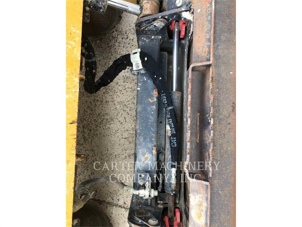 CAT 272D3XE 滑移装载机