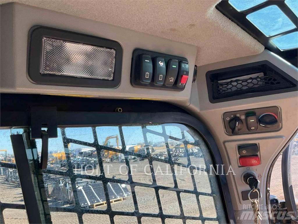 CAT 272D3XE 滑移装载机