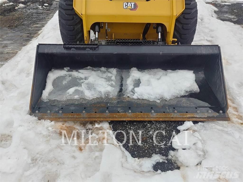 CAT 272D3XE 滑移装载机
