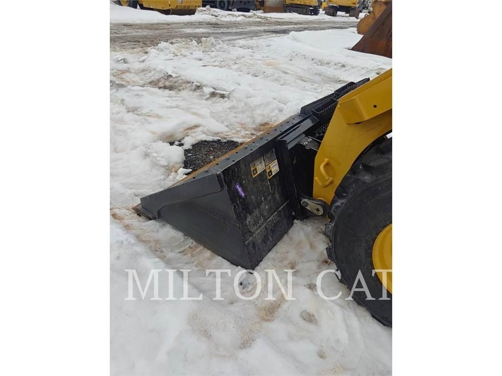 CAT 272D3XE 滑移装载机