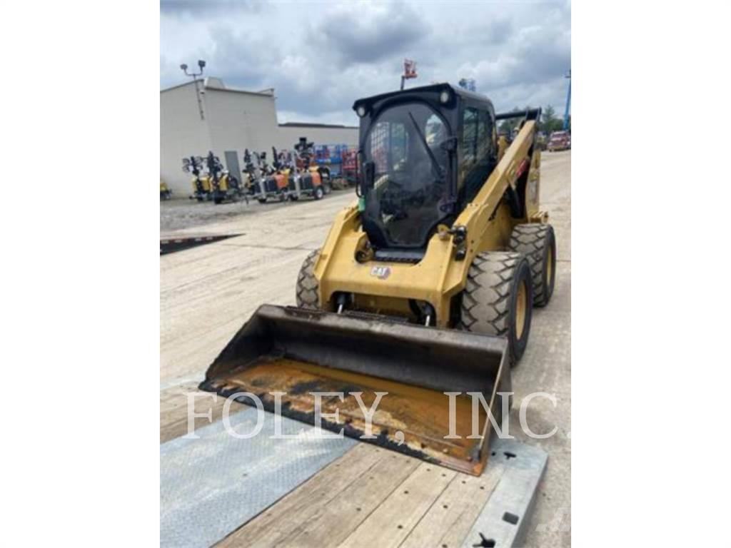 CAT 272D3XE 滑移装载机