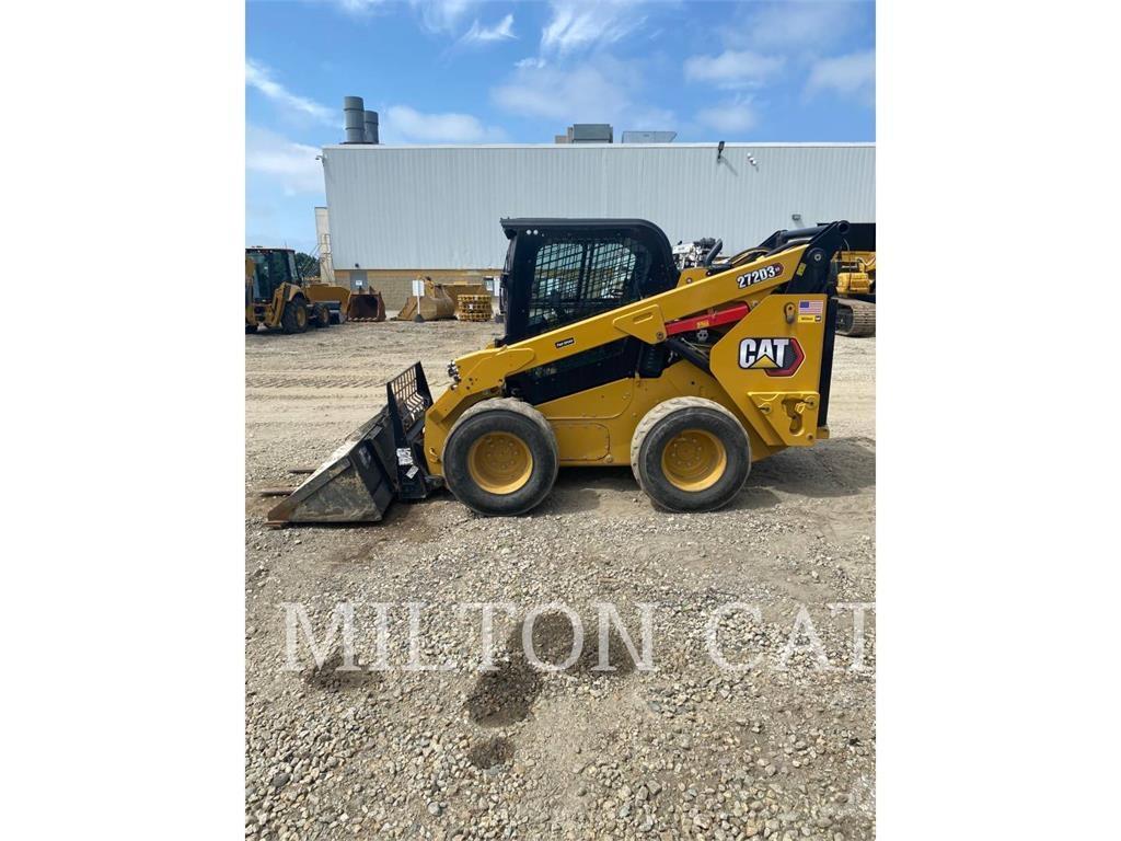 CAT 272D3XE 滑移装载机