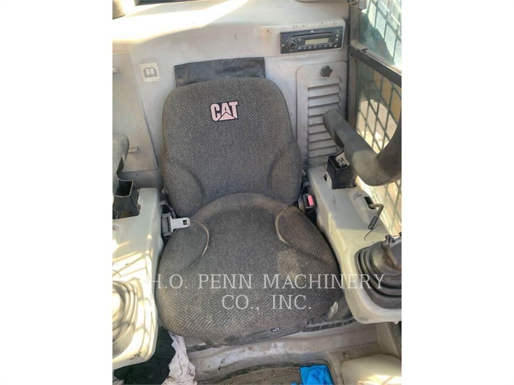 CAT 272DXHP 滑移装载机