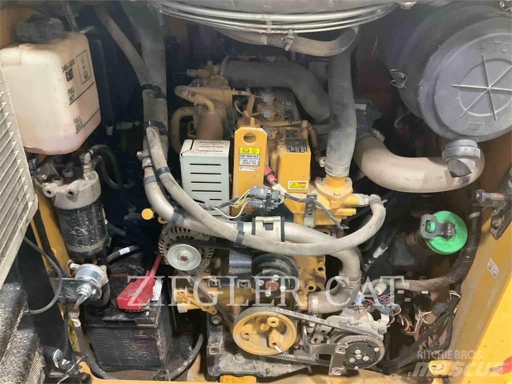 CAT 277D 履带式装载机