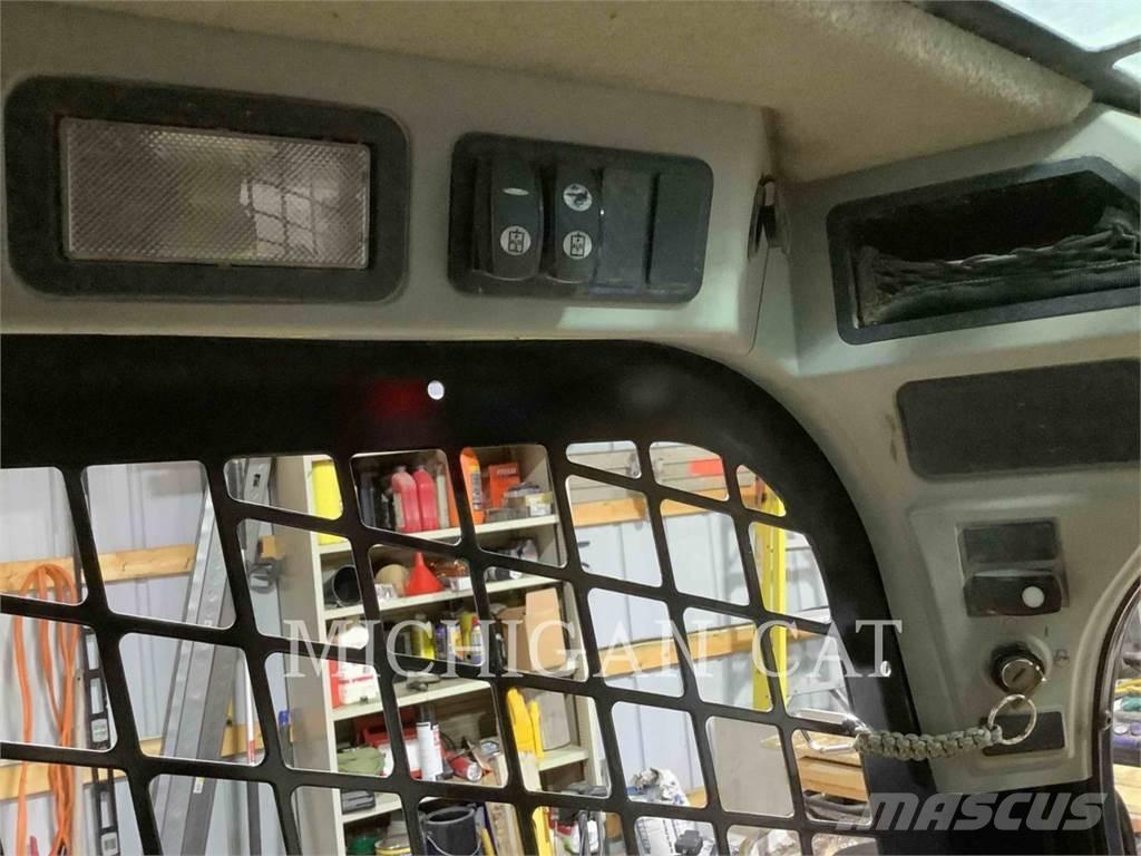 CAT 279D 滑移装载机