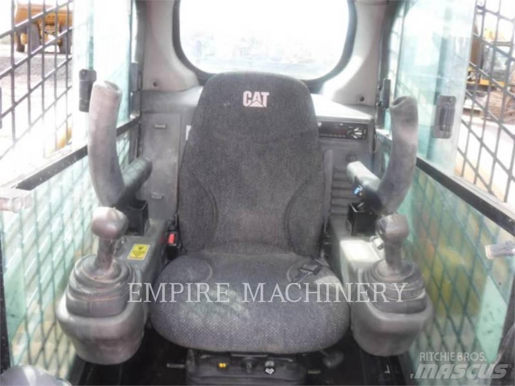 CAT 279D 滑移装载机