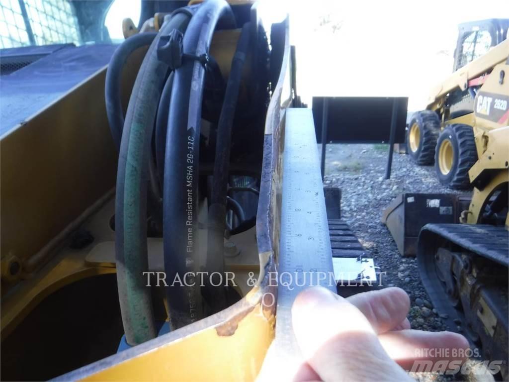 CAT 279D H2CB 滑移装载机