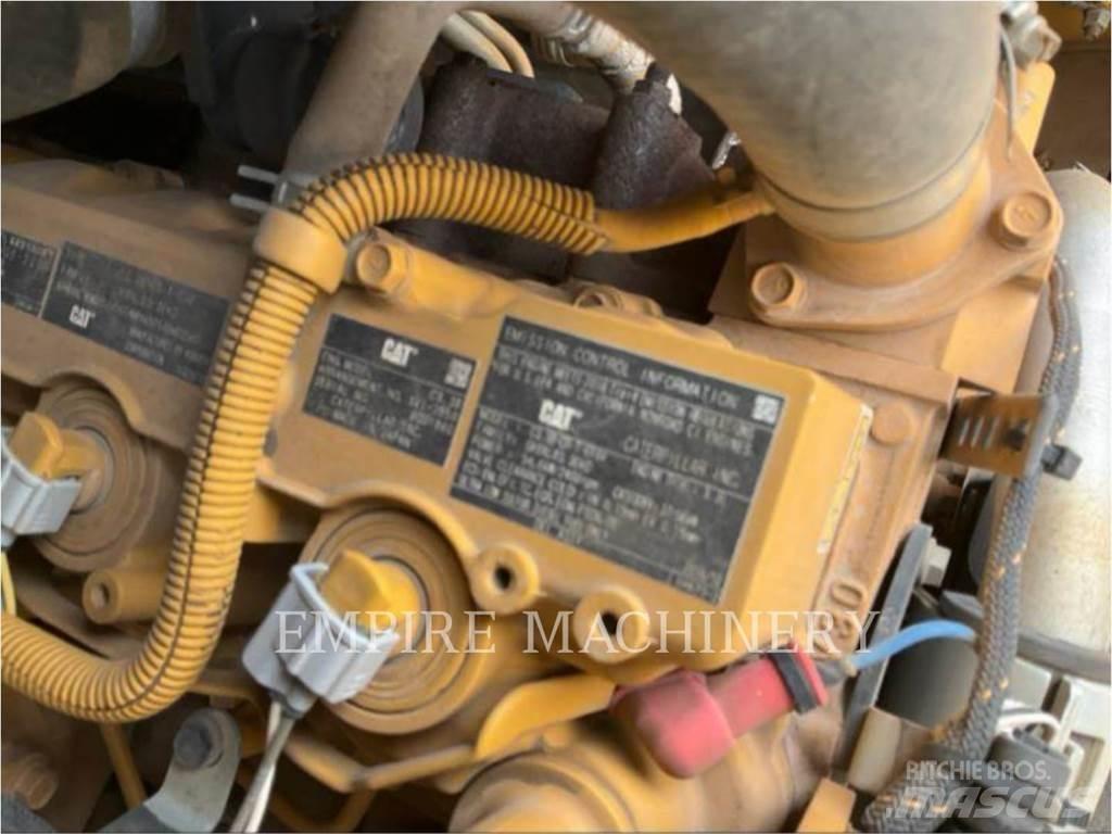 CAT 279D XPS 滑移装载机