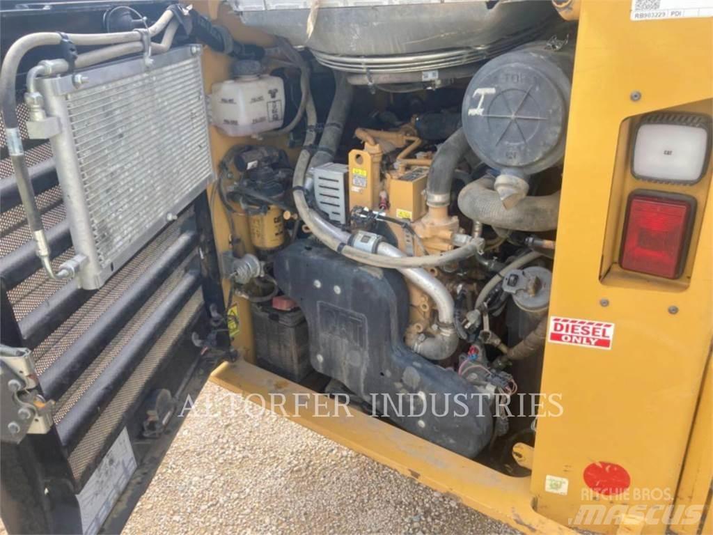 CAT 279D3 滑移装载机