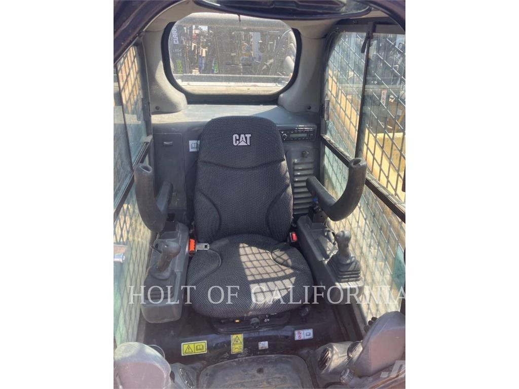 CAT 289 HF 滑移装载机