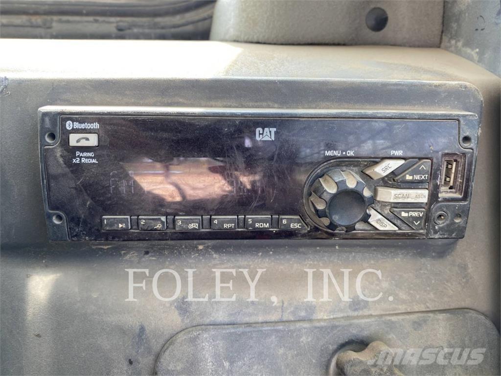 CAT 289D 履带式装载机