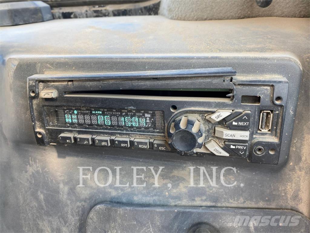 CAT 289D 履带式装载机