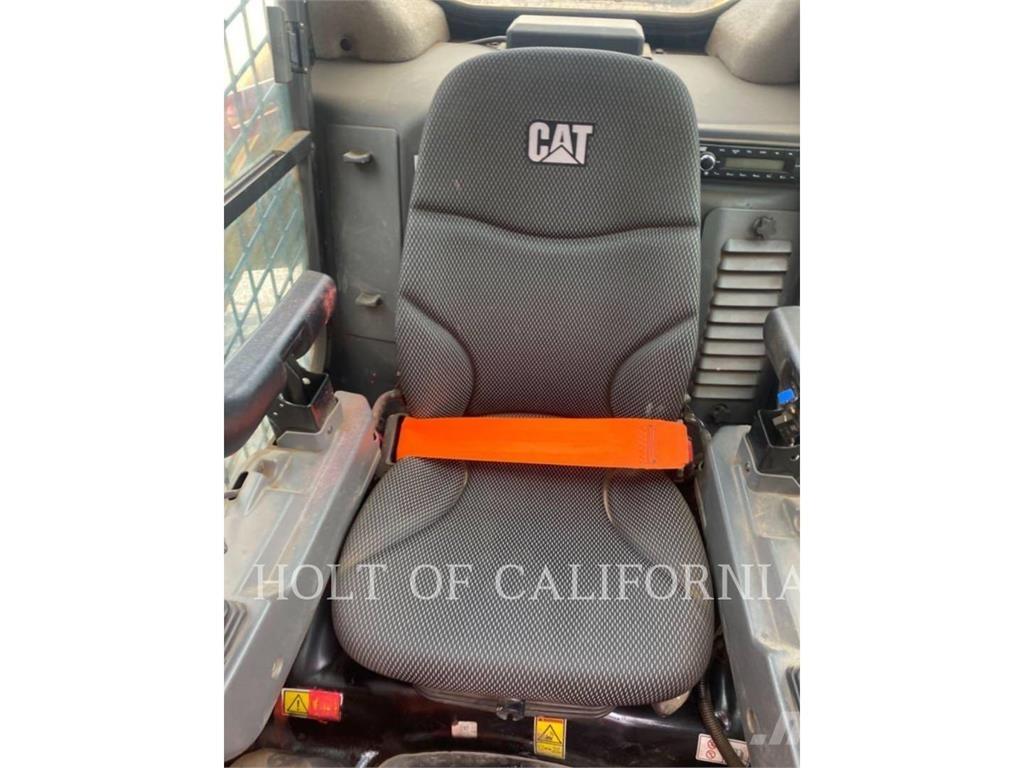 CAT 299 HF 滑移装载机