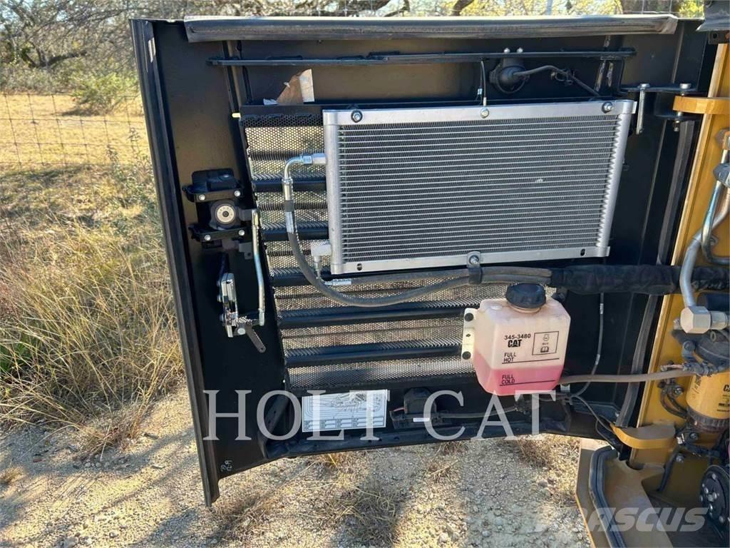 CAT 299D CAB 滑移装载机